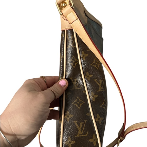 Louis Vuitton Brown Monogram Crossbody Bag - Picture 5 of 16